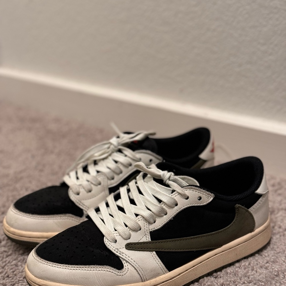 Travis Scott x Wmns Air Jordan 1
Retro Low OG SP 'Olive'